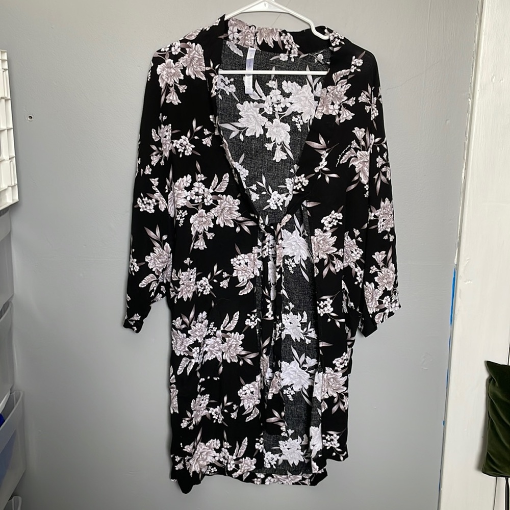 Spiritual Gangster OS tie open front floral rayon kimono wrap resort white lotus